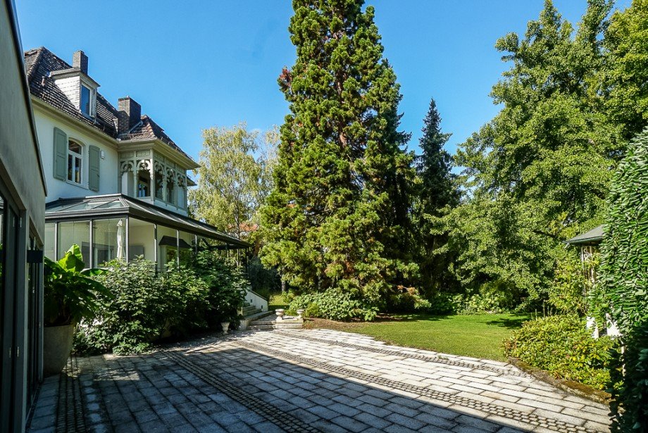 Terrasse vor Villa und Nebengeb�ude / Loft Villa Bodenheim