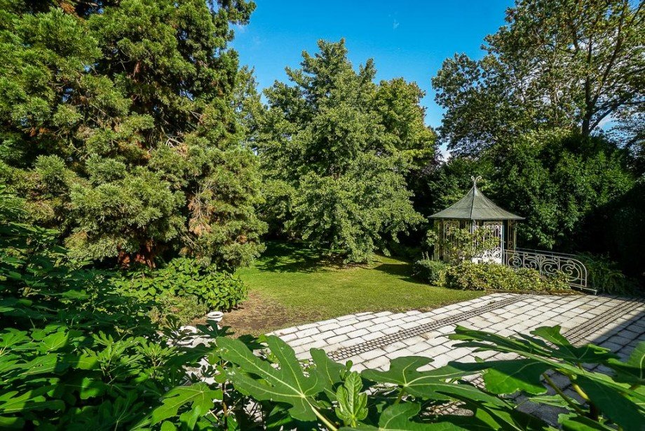 Ansicht Garten und Teilterrasse Villa Bodenheim