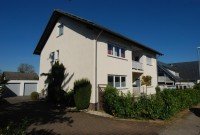 Bild (2965f272ca816233f99a70675ea5168a): KH-Bosenheim: Gepflegtes Mehrfamilienhaus mit mehreren Garagen und einer gro�en Photovoltaikanlage