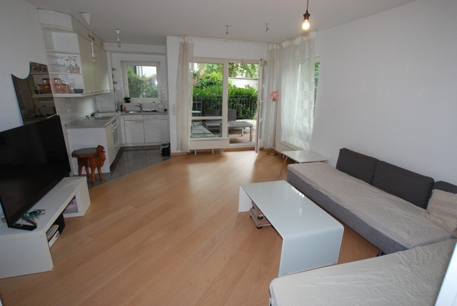 K�hler Immobilien - Wohnbereich mit offener K�che Erdgeschosswohnung Wiesbaden