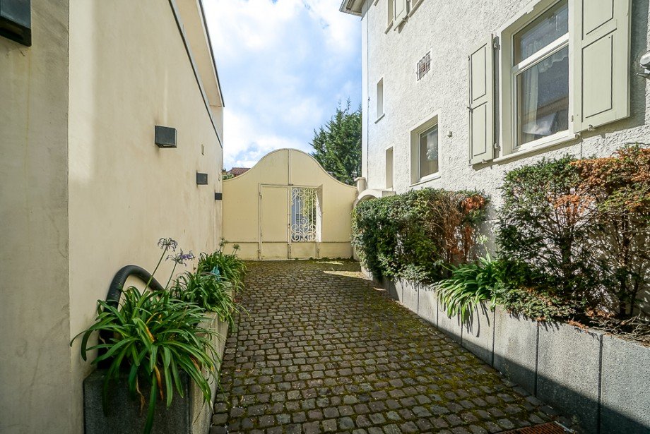Zwischenraum Villa und Nebengeb�ude / Loft Villa Bodenheim