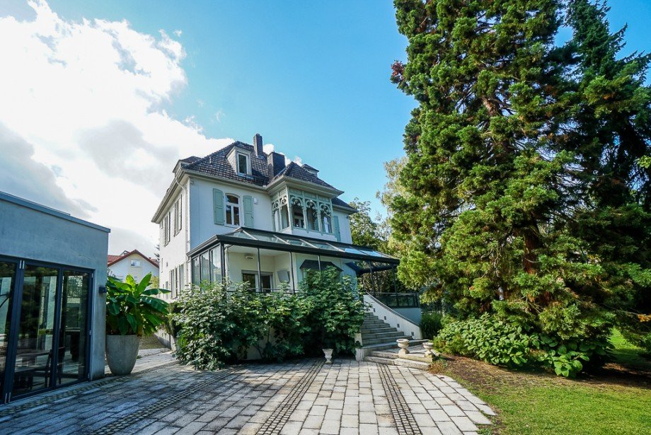 TTerrasse vor Villa und Nebengeb�ude / Loft Villa Bodenheim