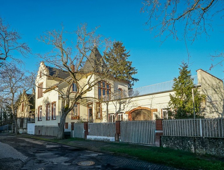 Haus Oppenheim - K�hler Immobilien_ Oppenheim Einfamilienhaus Charaktervolles gro�z�giges Anwesen mit ehemaligem Kelterhaus & Aussicht ins Gr�ne und auf den Rhein