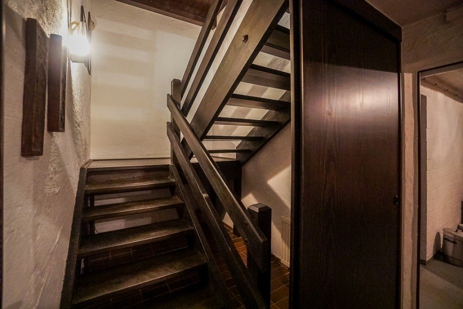 Treppe zum Keller K�hler Immobilien GmbH Zweifamilienhaus Todenroth
