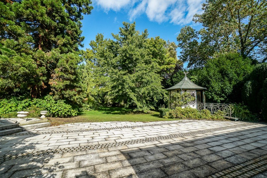 Terrasse vor Villa und Nebengeb�ude / Loft Villa Bodenheim