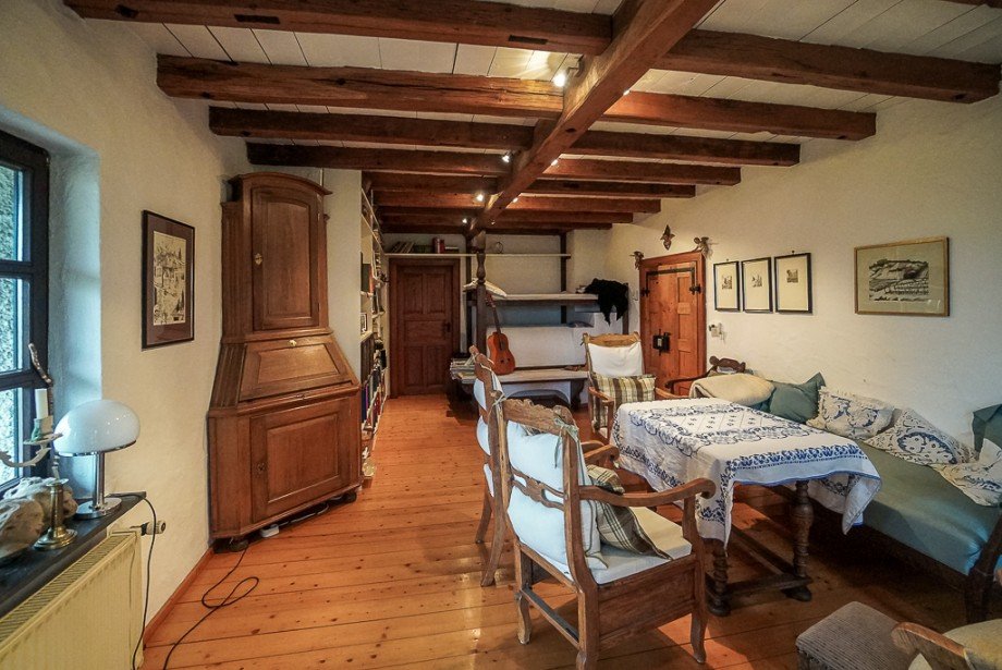 Kaminzimmer - K�hler Immobilien GmbH Zweifamilienhaus Todenroth