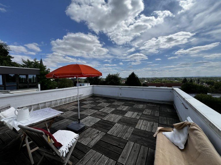 Haus Mainz Laubenheim - K�hler Immobilien Mainz / Mainz-Laubenheim Reihenendhaus Nicht das �bliche Reihenendhaus - mit feiner Fernsicht in einer begehrten Lage von Mainz -Laubenheim