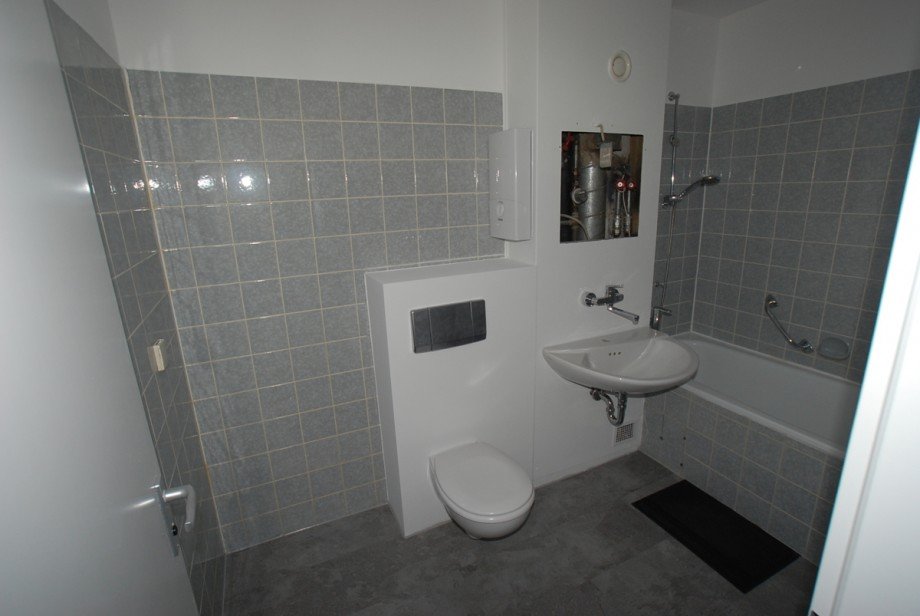 K�hler-Immobilien - Wannenbad Etagenwohnung Kostheim