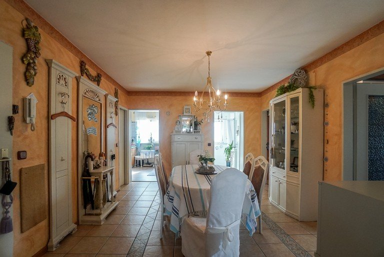 Wohnung Nackenheim - K�hler Immobilien Nackenheim Erdgeschosswohnung Sehr gepflegte 3,5 Zimmerwohnung im Hochparterre mit Garage & Gartenmitbenutzung in guter Lage