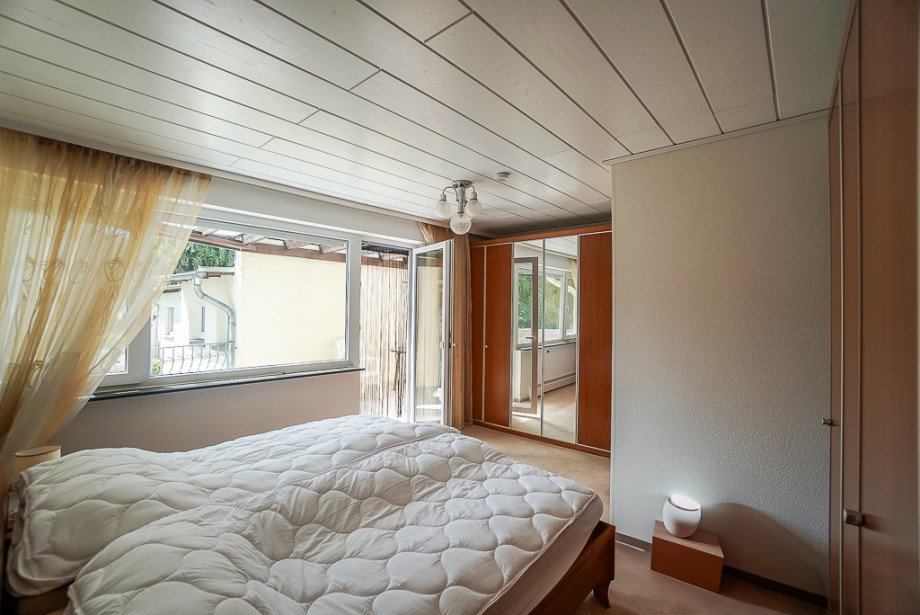 Haupthaus OG Schlafzimmer Einfamilienhaus Mainz / Mainz-Laubenheim