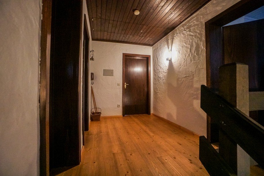 Flur OG K�hler Immobilien GmbH Zweifamilienhaus Todenroth