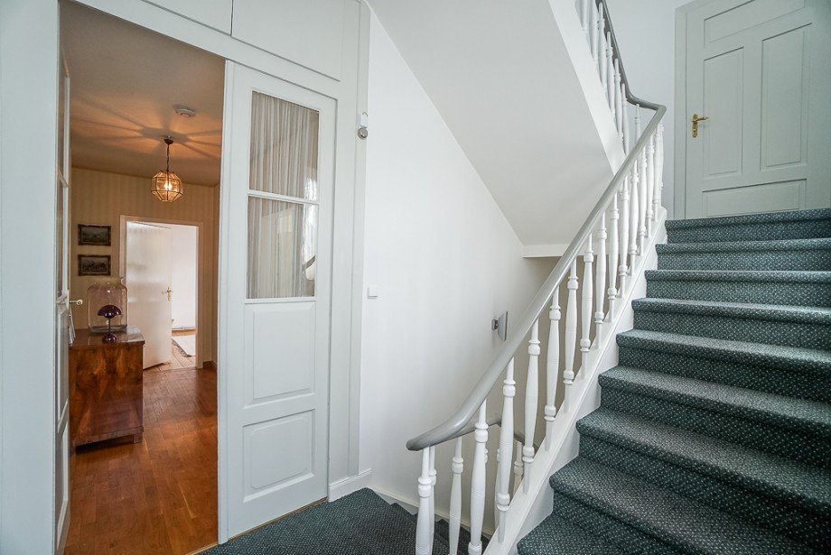 Treppenaufgang OG Villa Bodenheim