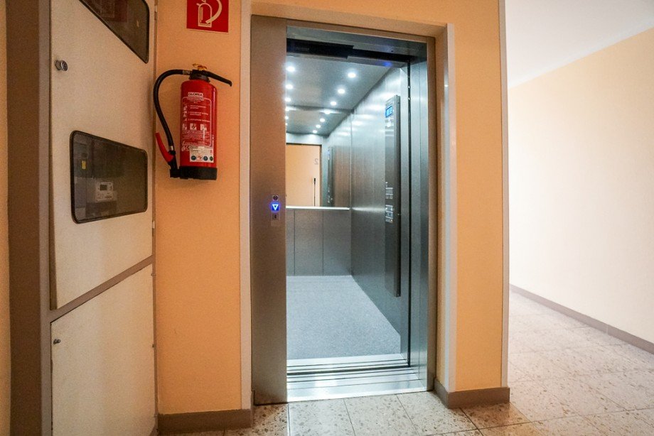 K�hler-Immobilien - Aufzug Etagenwohnung Kostheim