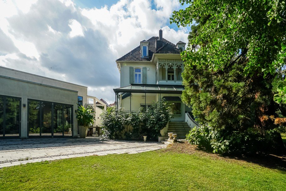 Ansicht Villa und Nebengeb�ude / Loft Villa Bodenheim