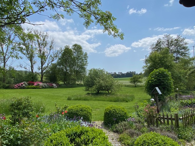Au�enbereich Grundst�cksgrenze Bach geh�rt nicht dazuK�hler Immobilien GmbH Zweifamilienhaus Todenroth