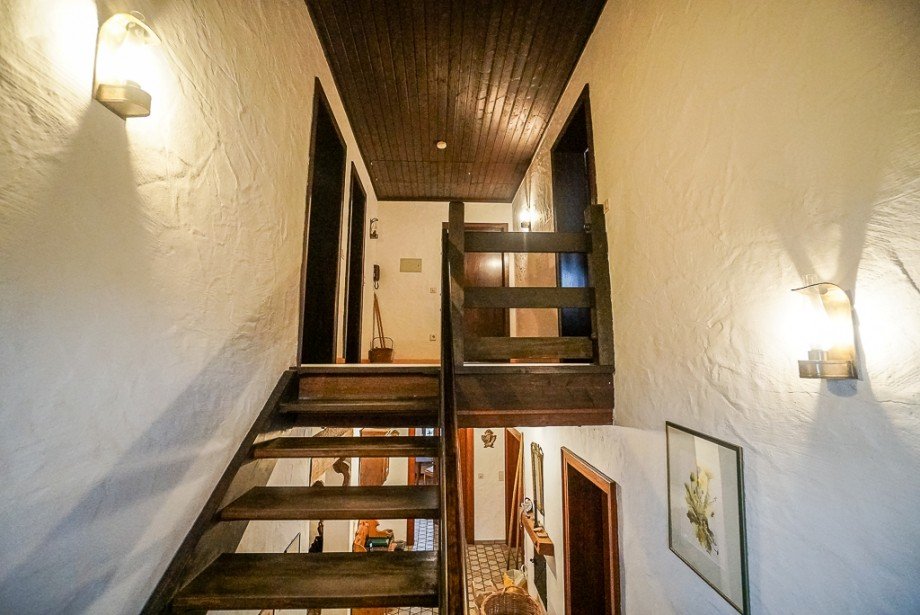 Treppe zum OG K�hler Immobilien GmbH Zweifamilienhaus Todenroth
