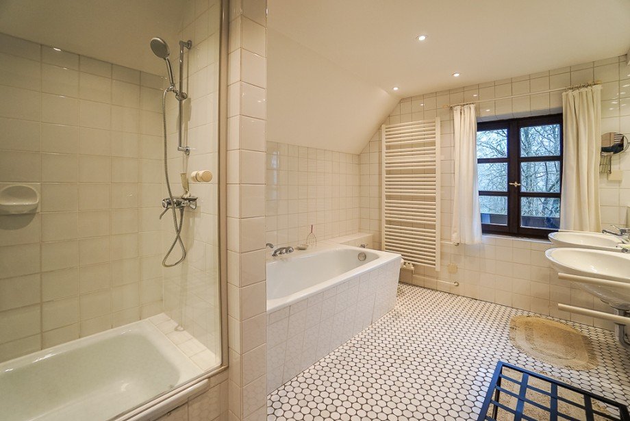 Masterbad K�hler Immobilien GmbH Zweifamilienhaus Todenroth