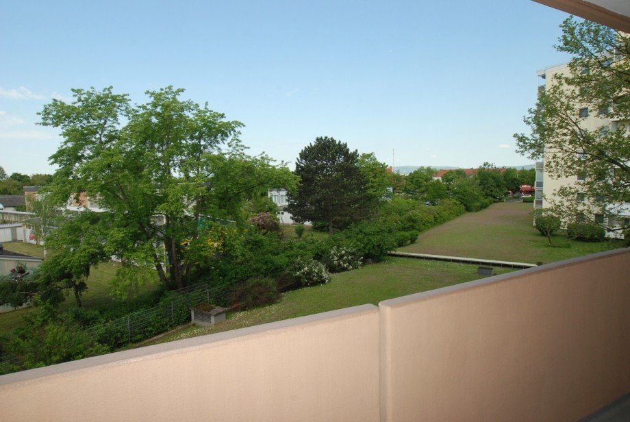K�hler-Immobilien - Blick vom Balkon Etagenwohnung Kostheim
